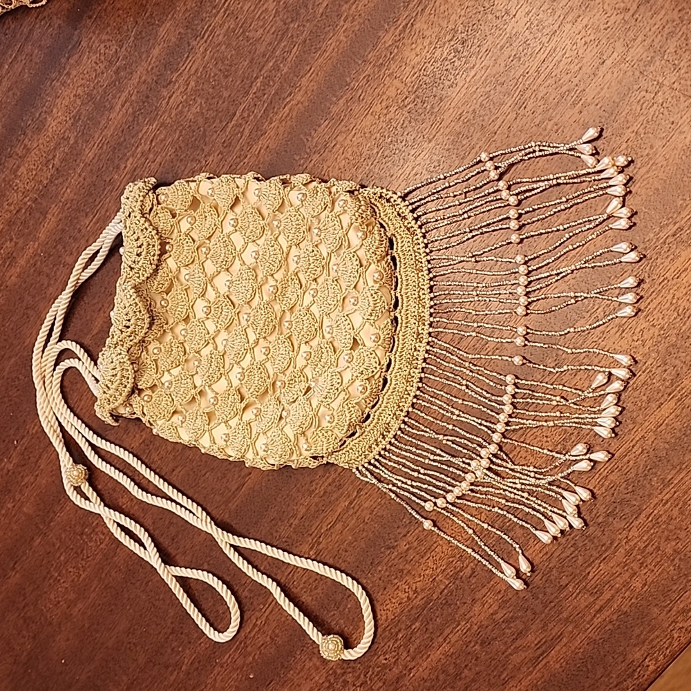 VINTAGE 💫 Cream  Beaded Macrame bag - unique find!